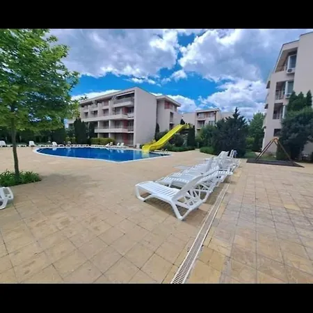 Nessebar Club Апартамент *