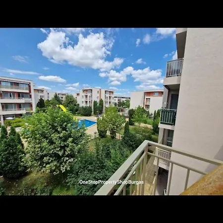 Nessebar Club Апартамент *